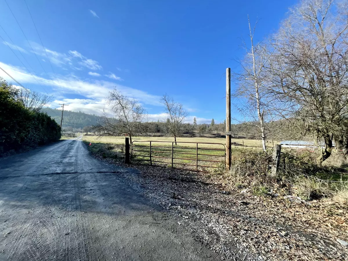 Medford, OR 97501,3042 Burrell RD