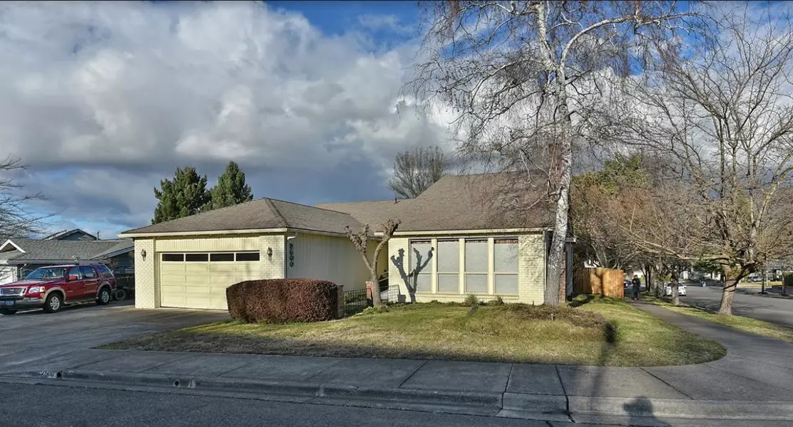 2500 Huntington LN, Medford, OR 97504