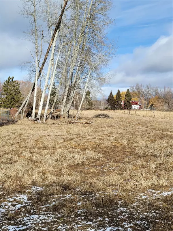 961 Lakeshore DR, Klamath Falls, OR 97601