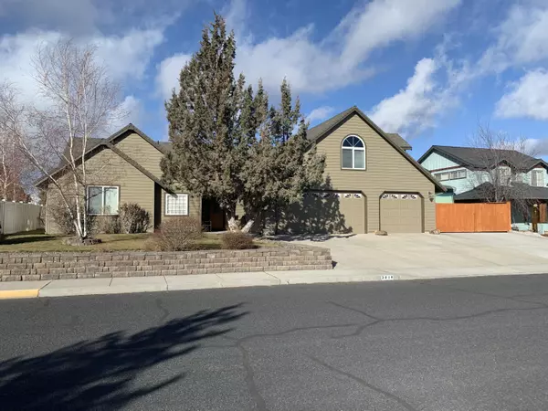 3018 Cascade Vista DR, Redmond, OR 97756