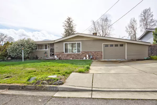 Grants Pass, OR 97526,1025 Fall DR