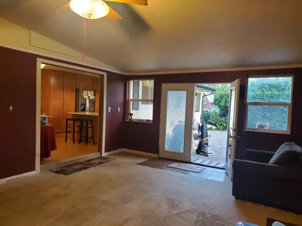 Medford, OR 97501,1320 Woodland AVE