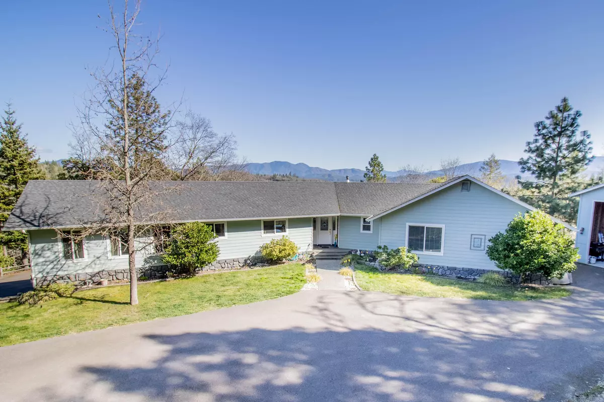 Grants Pass, OR 97526,300 Lindy LN