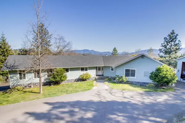 300 Lindy LN, Grants Pass, OR 97526