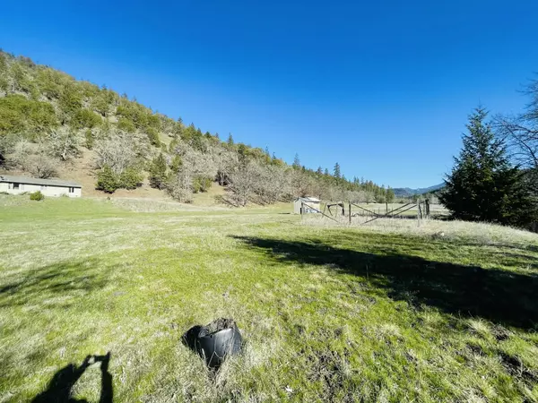 7909 Antelope RD, Eagle Point, OR 97524