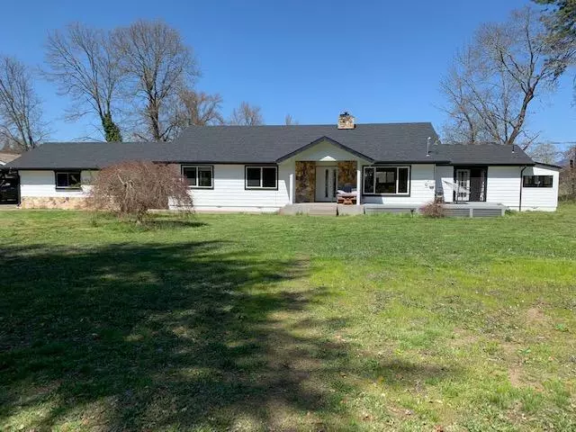 Grants Pass, OR 97527,4450 Leonard RD