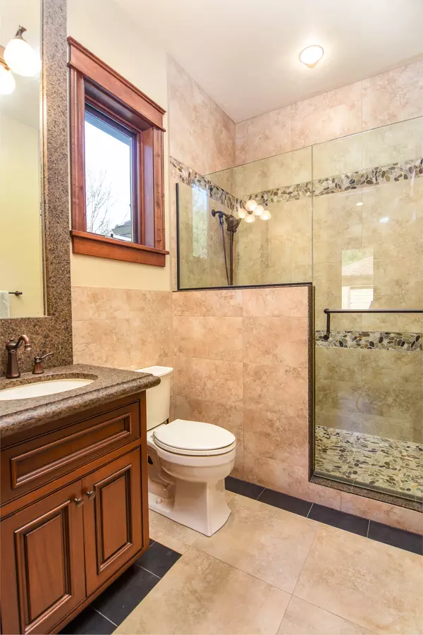 Eugene, OR 97401,27113 Briggs Hill RD