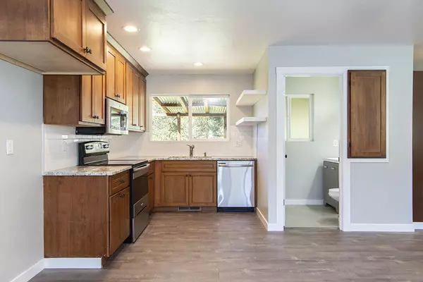 Grants Pass, OR 97527,144 Debra LN