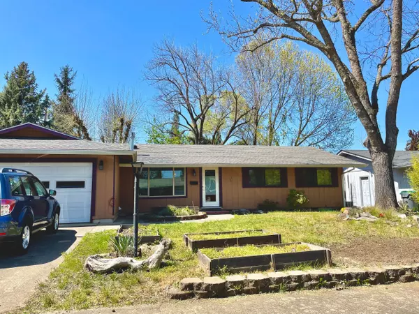 1734 Sheldon AVE, Medford, OR 97501