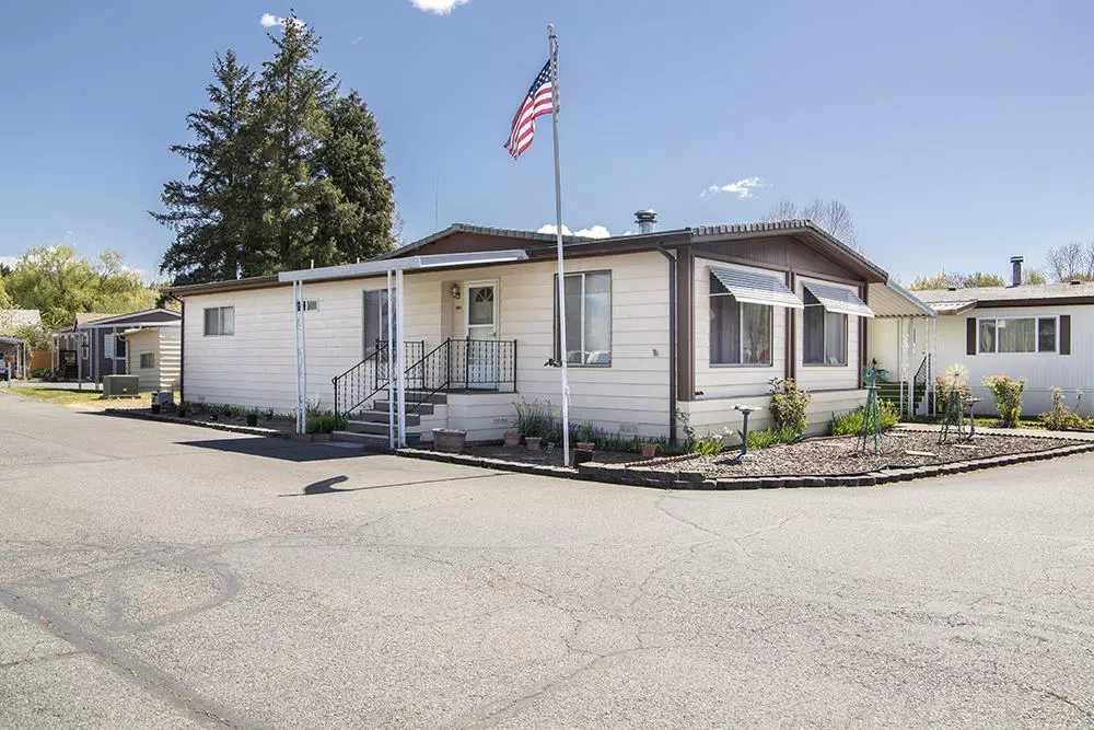 Grants Pass, OR 97526,350 Beechwood DR
