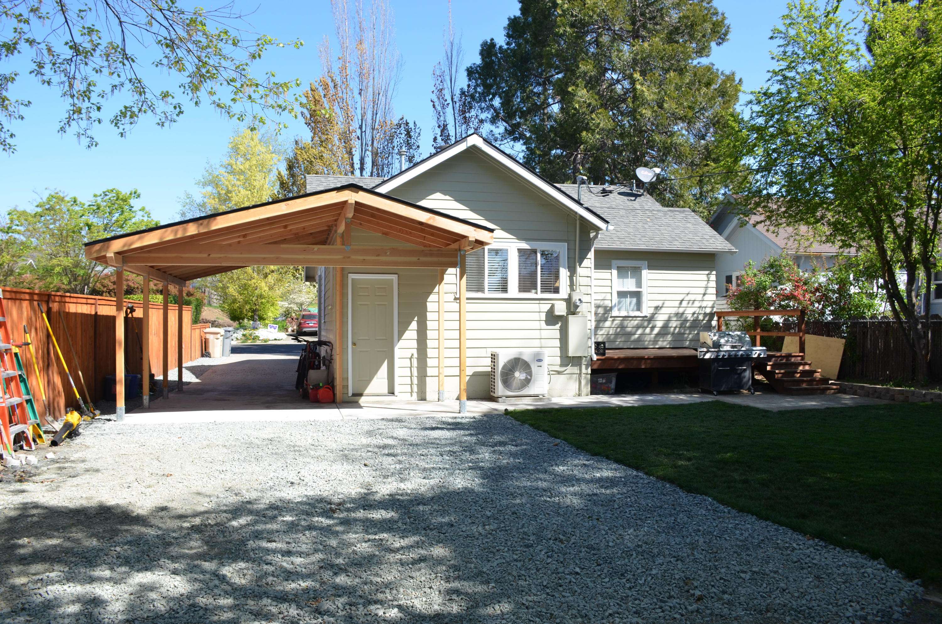 Grants Pass, OR 97526,215 Mead ST