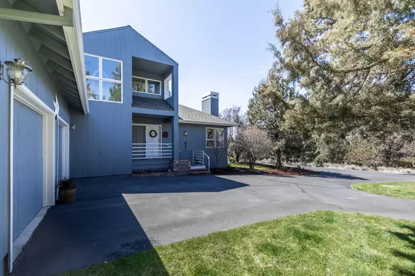 Redmond, OR 97756,2112 Mountain Quail DR