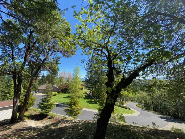 Grants Pass, OR 97526,700 Seclusion LOOP