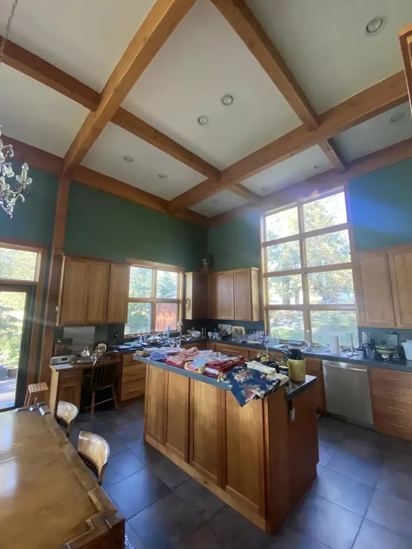 Klamath Falls, OR 97601,12056 Merganser RD