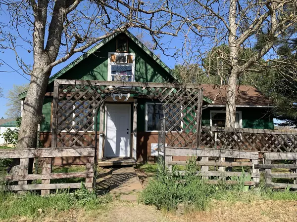 304 Chestnut ST, Medford, OR 97501