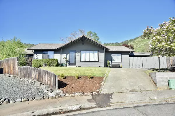 1038 Primrose PL, Grants Pass, OR 97526