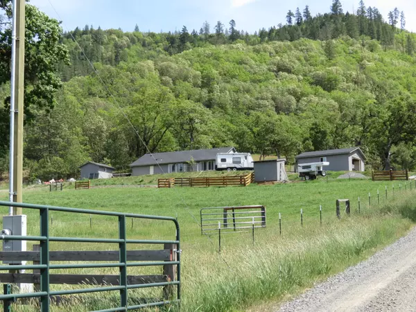 1780 Wards Creek RD, Rogue River, OR 97537