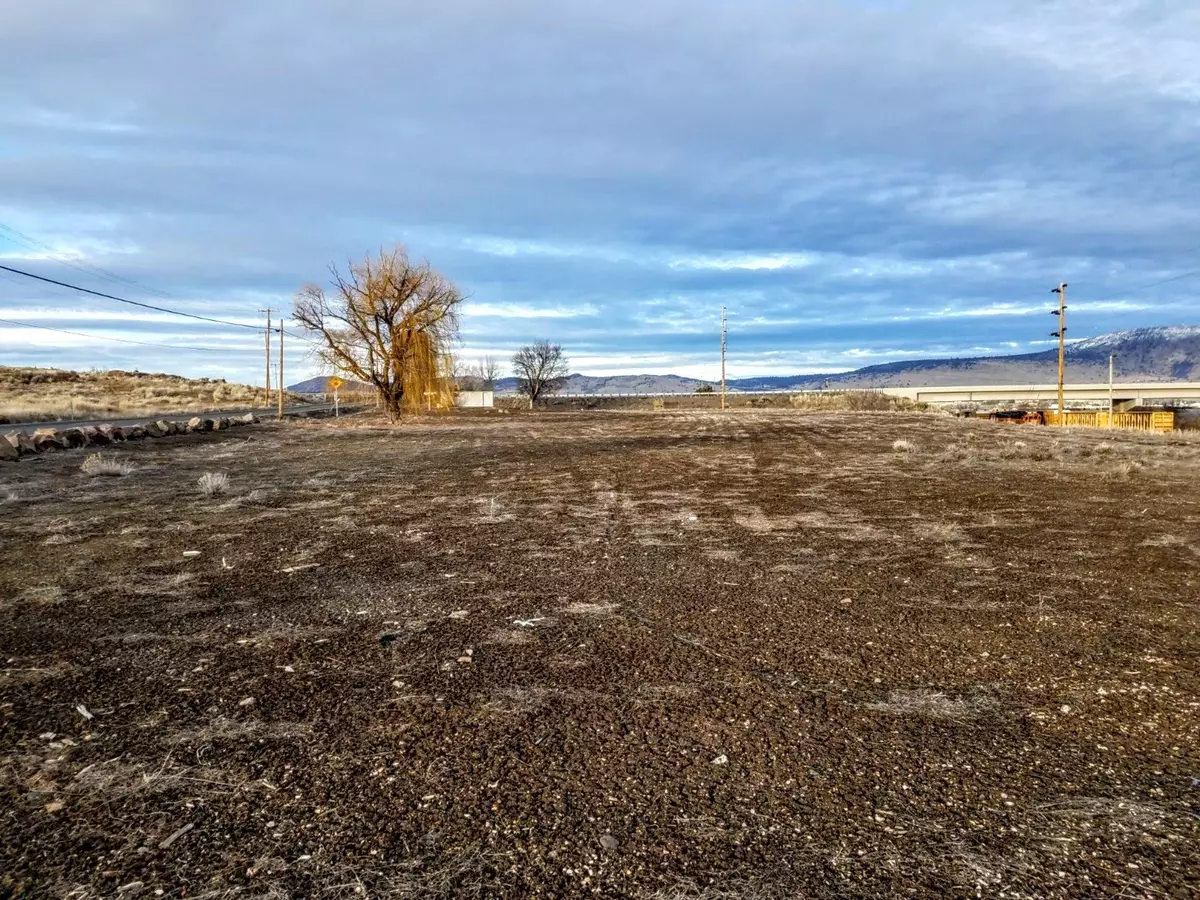 Klamath Falls, OR 97601,2817 Memorial DR