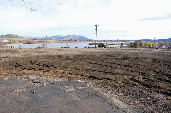 Klamath Falls, OR 97601,2817 Memorial DR