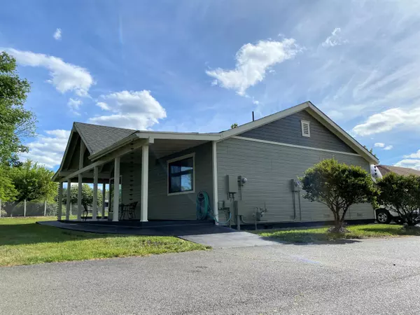 Grants Pass, OR 97527,1352 Shady LN
