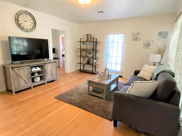 Grants Pass, OR 97526,1022 Rogue DR