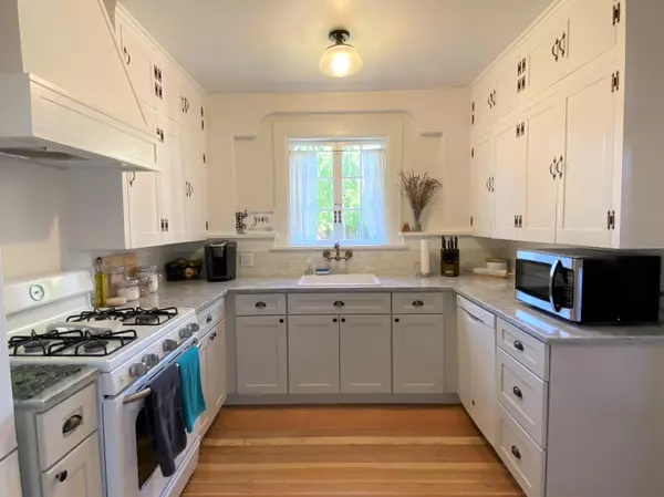 Grants Pass, OR 97526,1022 Rogue DR