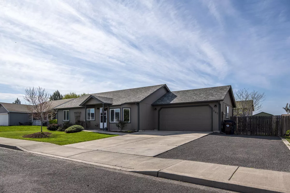 Redmond, OR 97756,852 Spruce PL