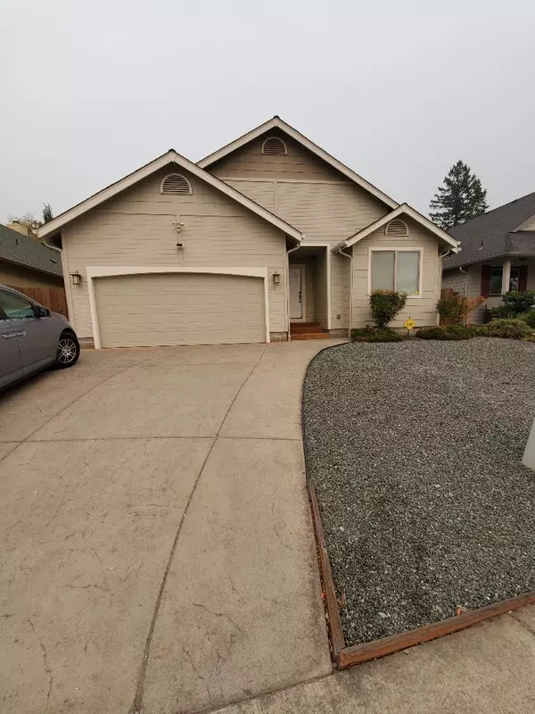 1108 F ST, Grants Pass, OR 97526