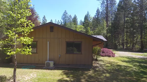 Cave Junction, OR 97523,922 Garner RD