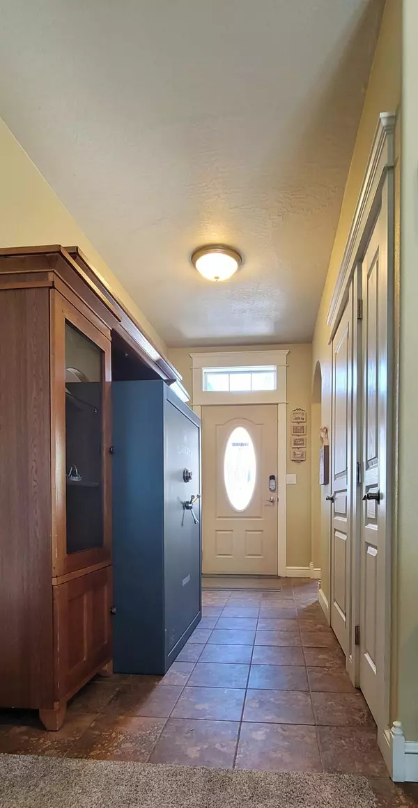 Klamath Falls, OR 97601,5148 Cherry Blossom LN