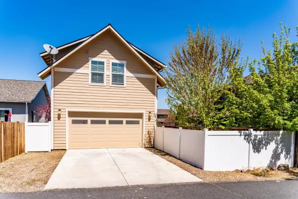Bend, OR 97702,20033 Voltera PL