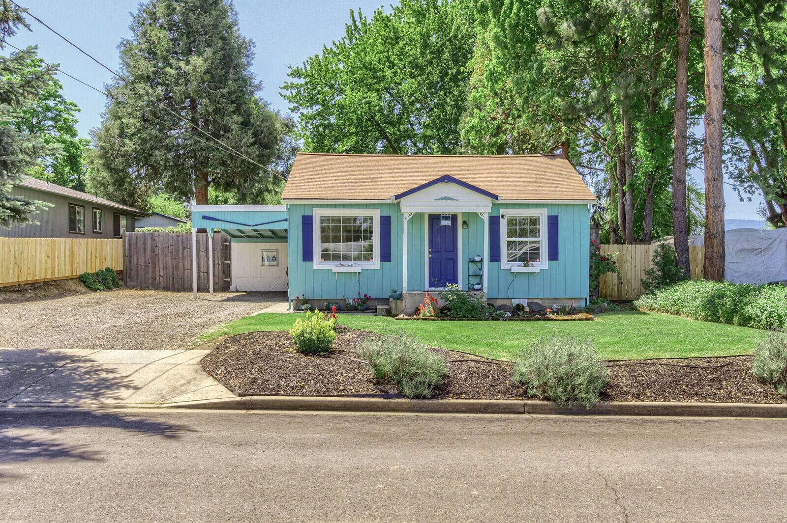 2100 College WAY, Medford, OR 97504