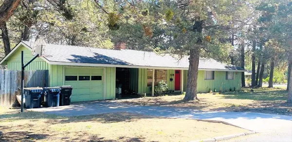 32 10th ST, Bend, OR 97701