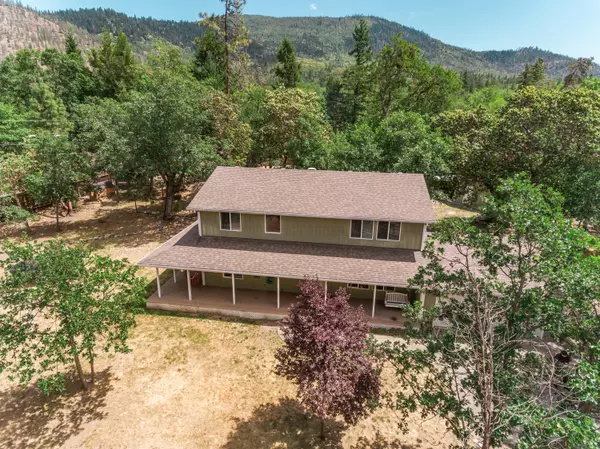 753 Red Mountain DR, Grants Pass, OR 97526