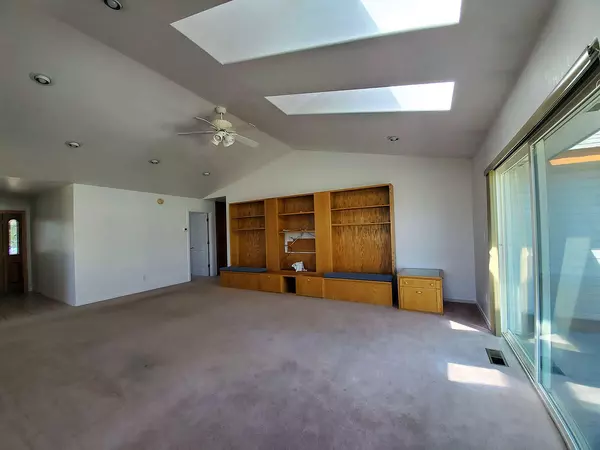 Klamath Falls, OR 97603,5850 Mack AVE