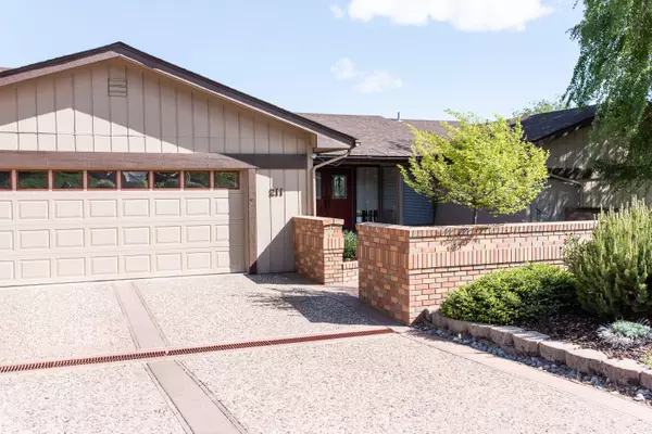 Klamath Falls, OR 97601,211 Ridgecrest DR