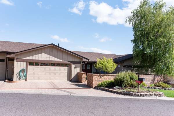 Klamath Falls, OR 97601,211 Ridgecrest DR