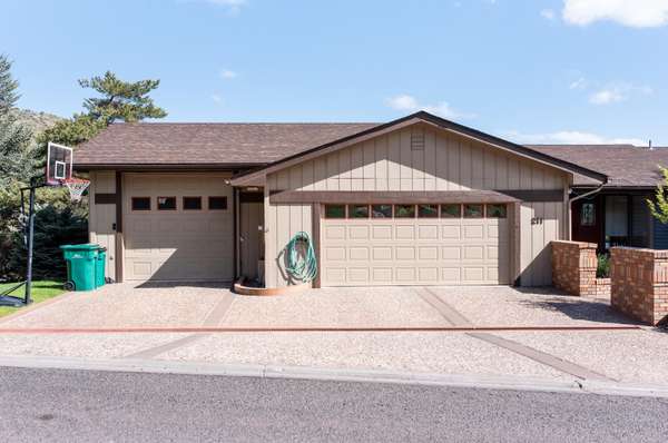 Klamath Falls, OR 97601,211 Ridgecrest DR