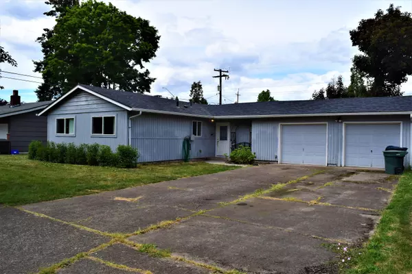 1955 Carter LN, Springfield, OR 97477