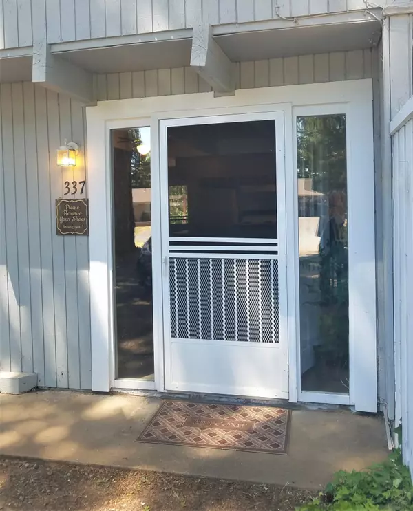 Cave Junction, OR 97523,327-337 Stevenson