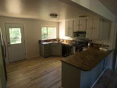 Grants Pass, OR 97527,523 Honeylynn LN