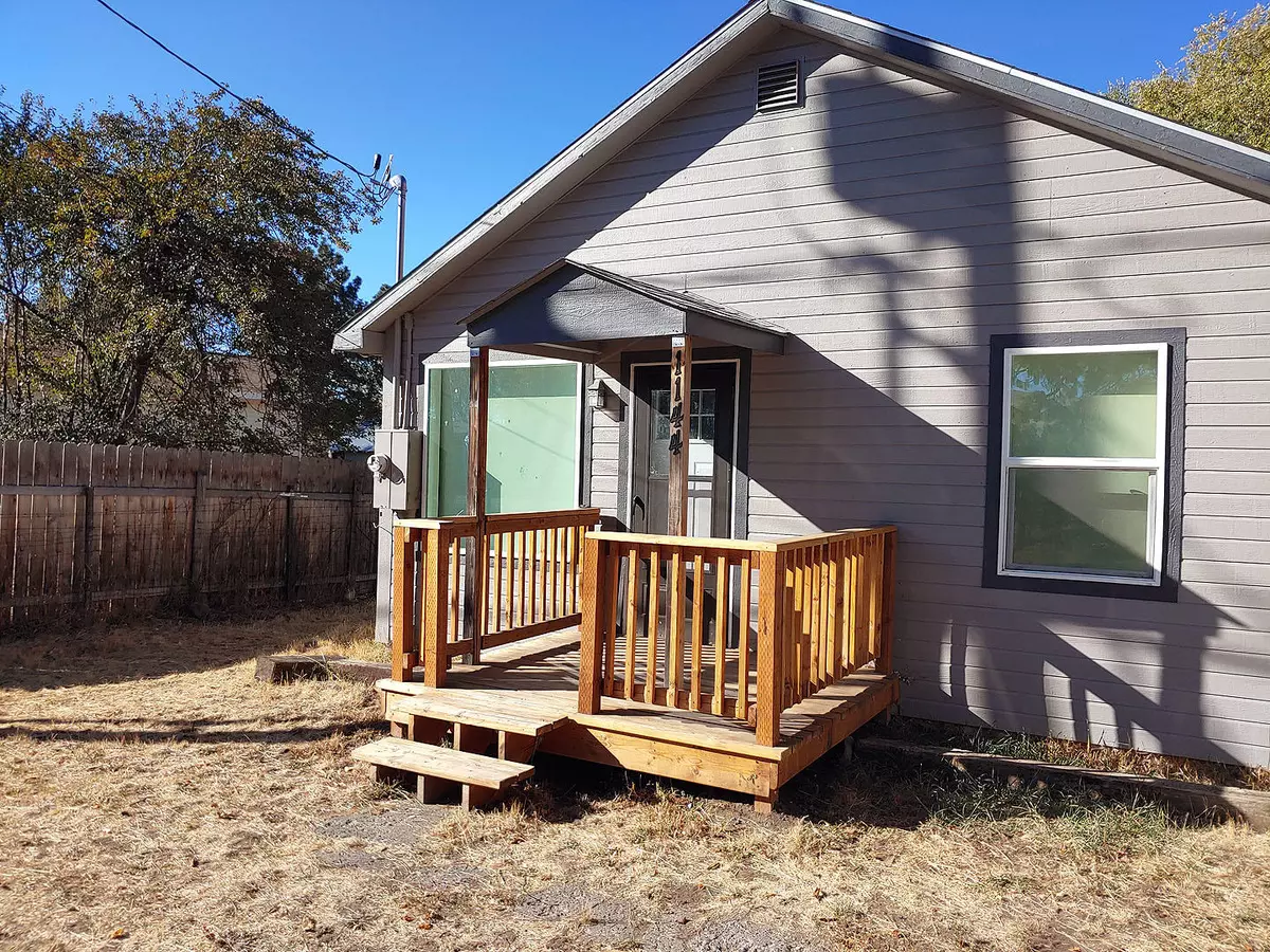 Klamath Falls, OR 97603,1144 Homedale RD