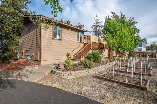 Bend, OR 97701,1974 Jackson AVE