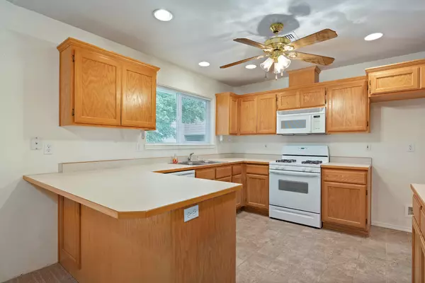 Grants Pass, OR 97527,1353 Abby LN