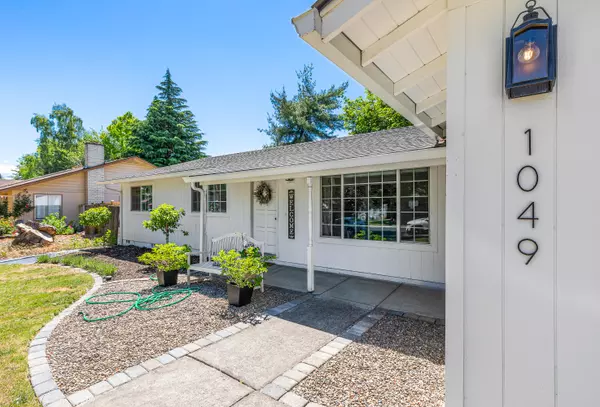1049 Aspen ST, Medford, OR 97501