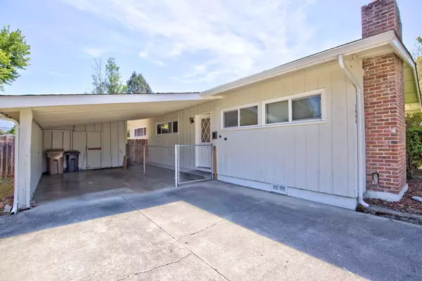 Grants Pass, OR 97526,1025 Fern ST