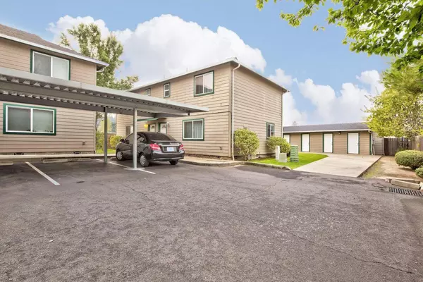 Grants Pass, OR 97527,347 Pardee LN