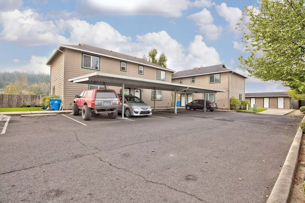 Grants Pass, OR 97527,347 Pardee LN