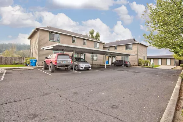 347 Pardee LN, Grants Pass, OR 97527