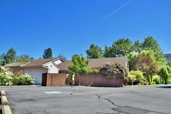 Grants Pass, OR 97526,588 Buddy LN #B